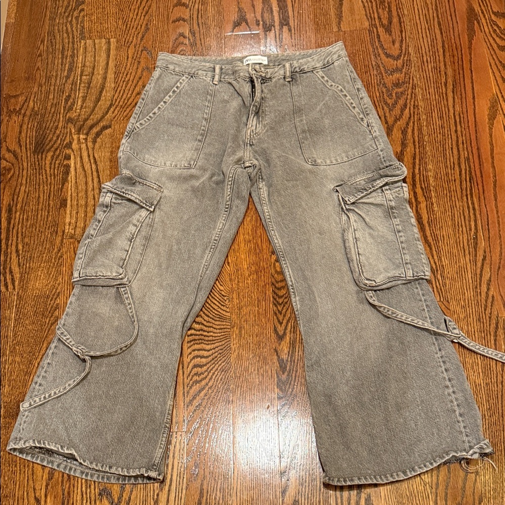 Zara women’s  Cargo Jeans in Gray size 10